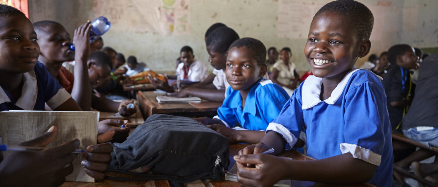 Edukans-nl-Malawi-hoofdbeeld-crowdfunding-groentjes-basisonderwijs-klas-school-lokaal-meisjes