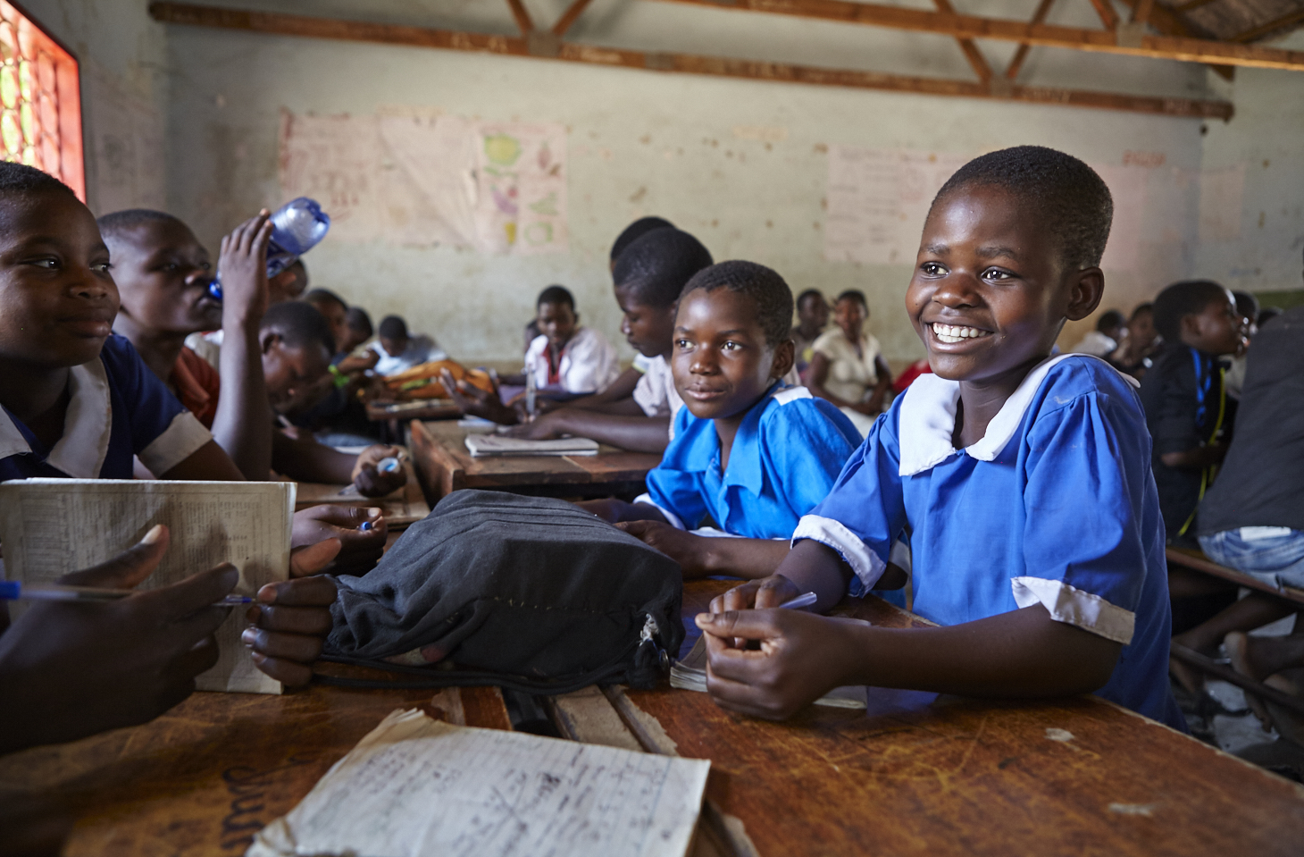 Edukans-nl-Malawi-hoofdbeeld-crowdfunding-groentjes-basisonderwijs-klas-school-lokaal-meisjes